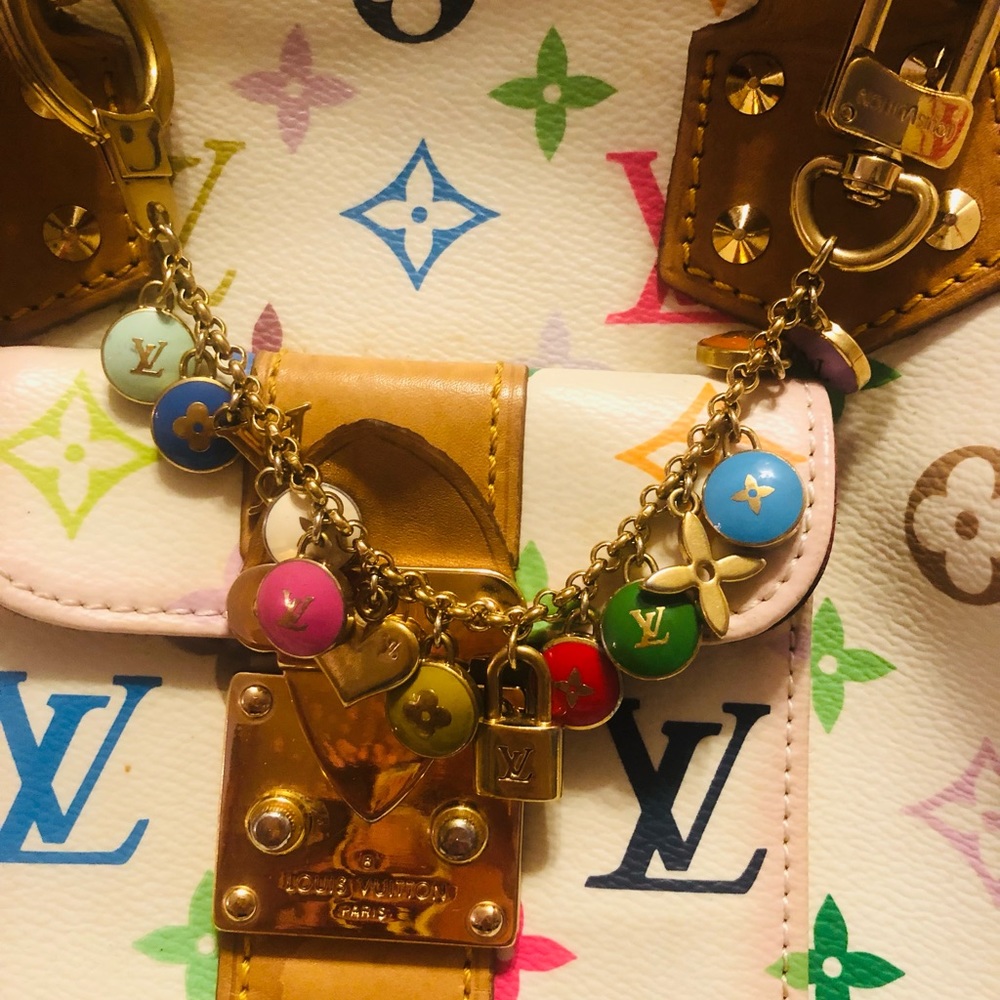 LV CHARM